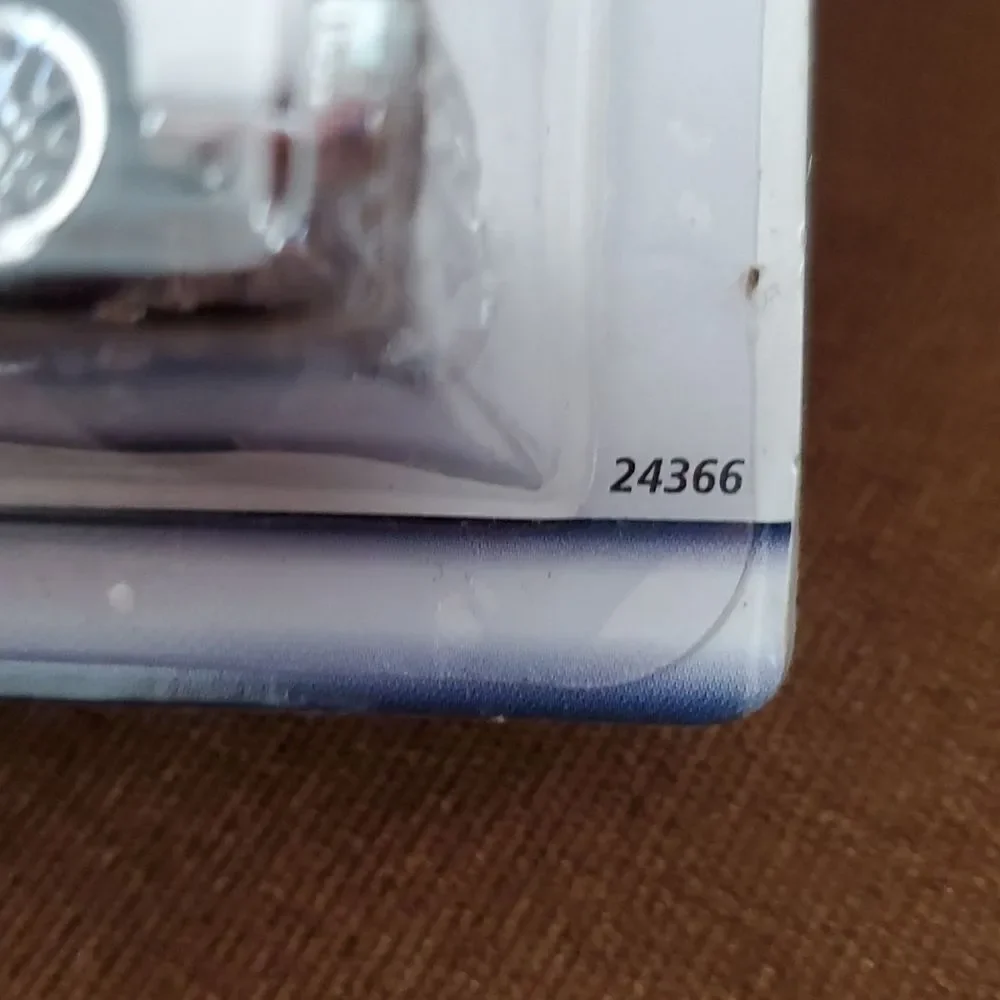 Hot Wheels 1964 Lincoln Continental 24366 NIP